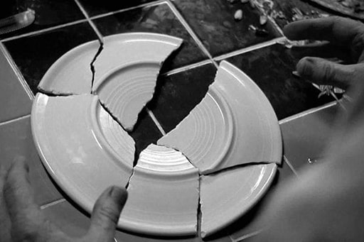 разбитая тарелка